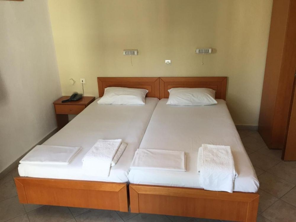 Double/Triple Room, Iris Nea Kallikrateia 2*