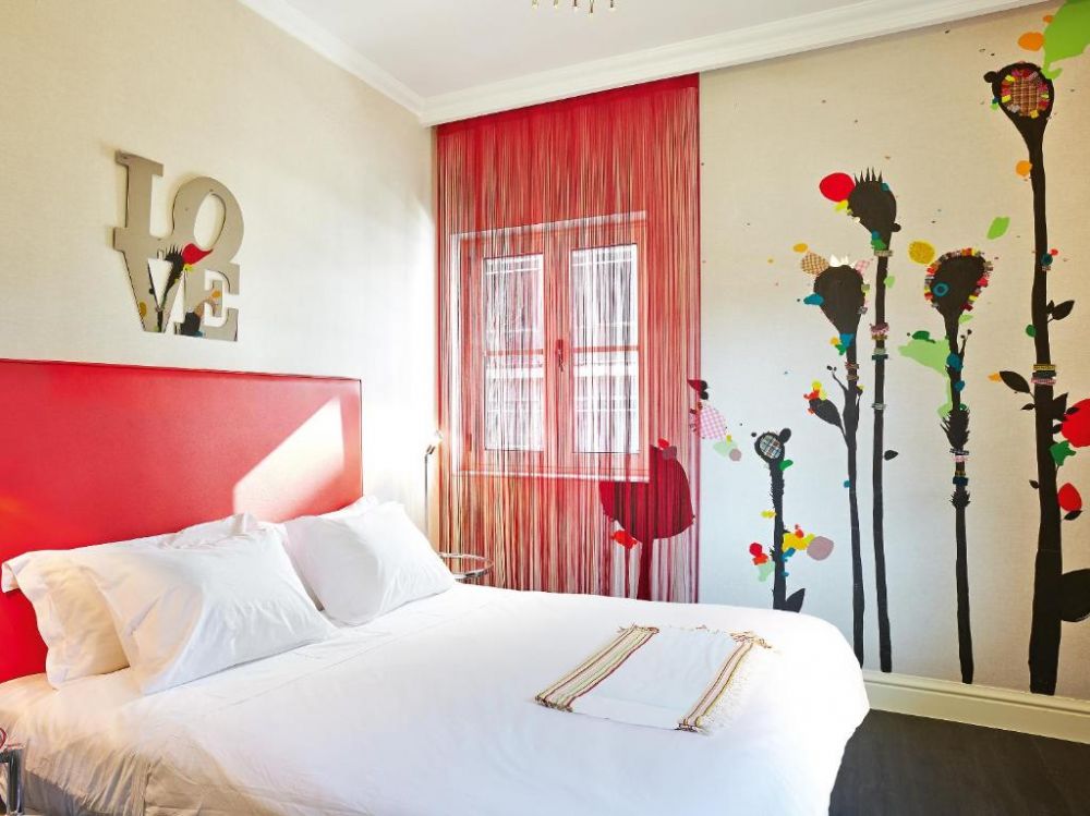 Graffiti Guestroom, Grecotel Pallas Athena 4*