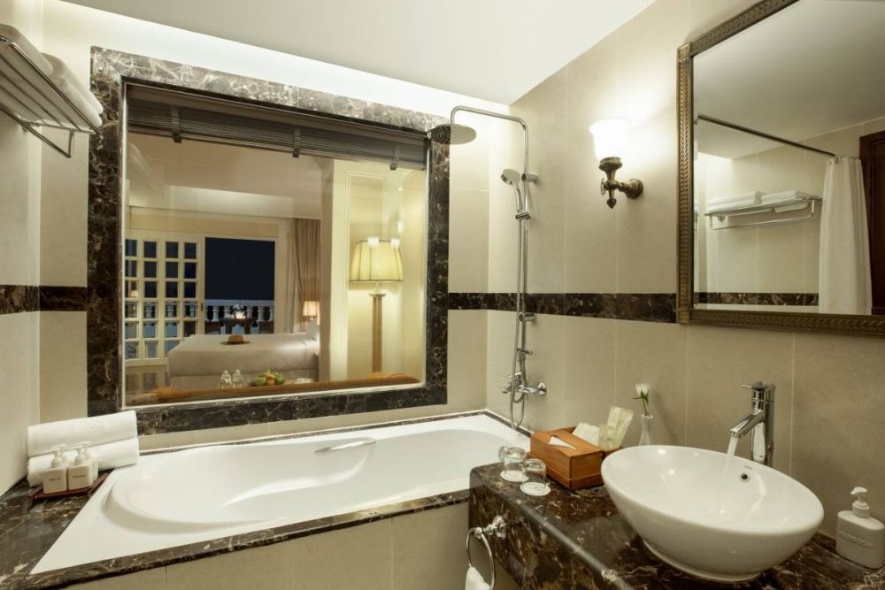 Deluxe Ocean, Sunrise Nha Trang Beach Hotel & Spa 5*