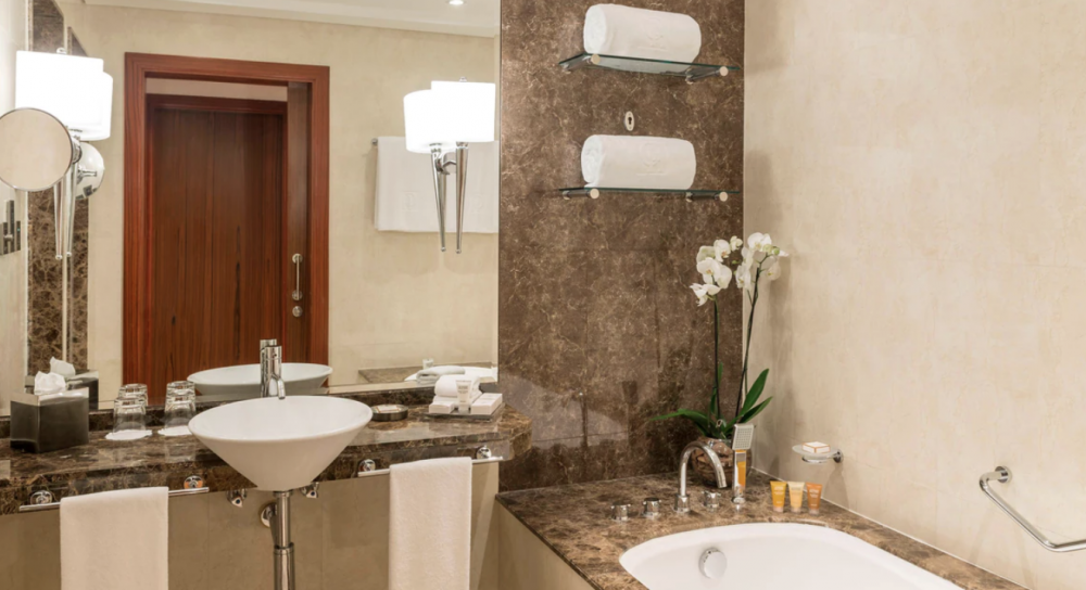 Three Bedroom Premium Suite (Tower 2), Grosvenor House 5*