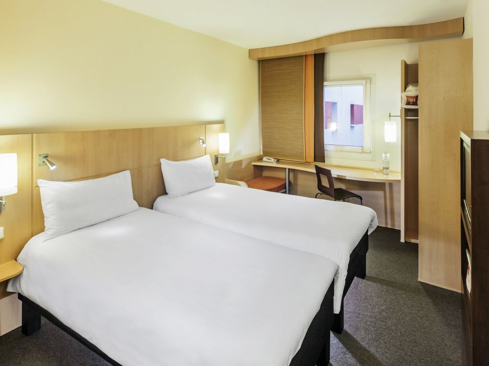 Double Standard, Ibis Praha Old Town 3*