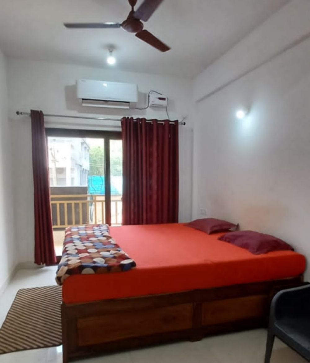 Deluxe AC, Prakash Holiday Inn (ex. Rishi House) 