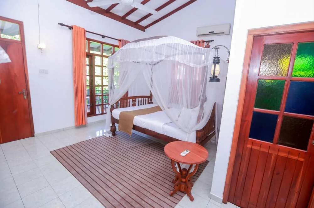 Deluxe, Dandelion Unawatuna 