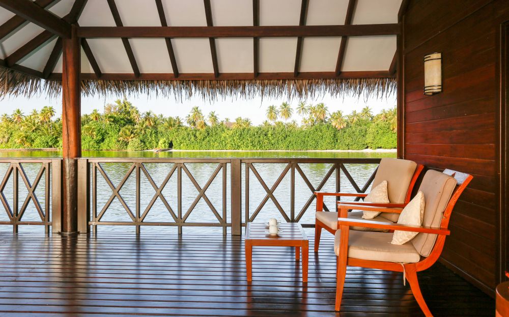 Lagoon Suite, Medhufushi Island Resort 4*