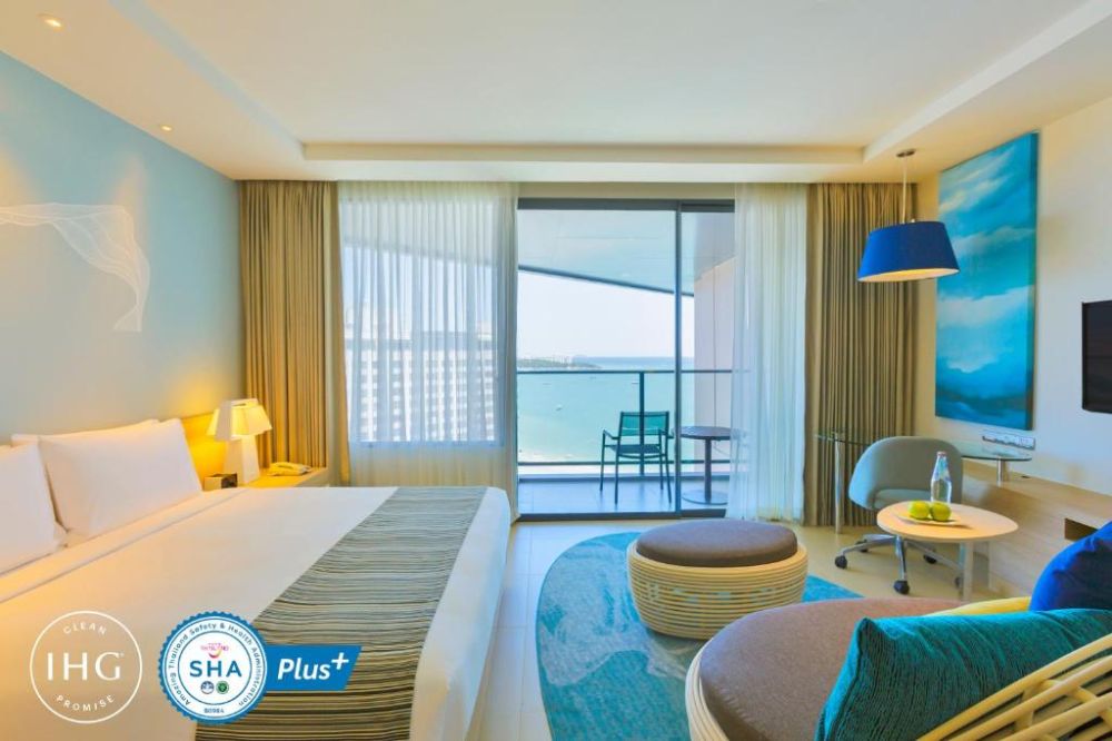 Standard With Club Access | Executive Tower, Holiday Inn Pattaya 5*