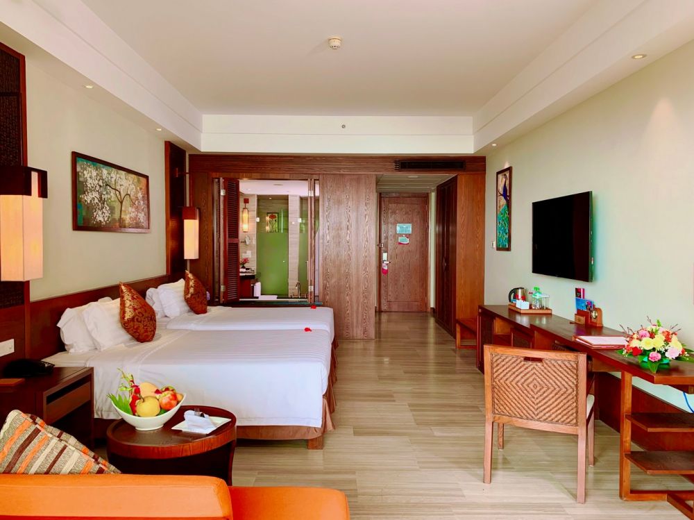 Premier City/Garden/Ocean View, Crowne Plaza Danang 5*