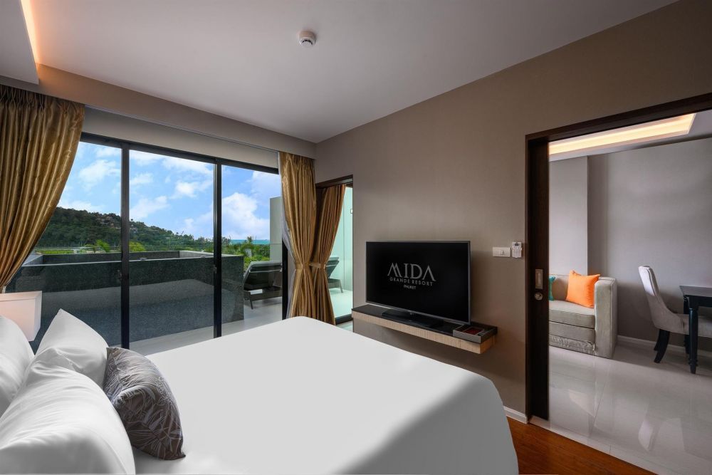 Deluxe OV With Jacuzzi, Mida Grande Resort Phuket 5*