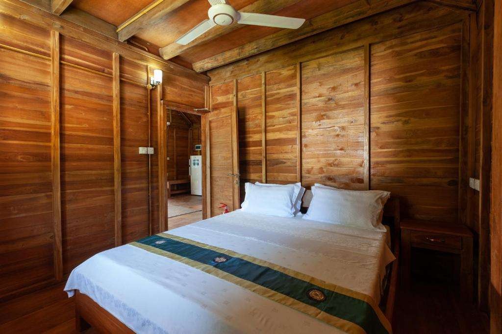 Wooden Chalet, Hide Away Holiday Apartments 