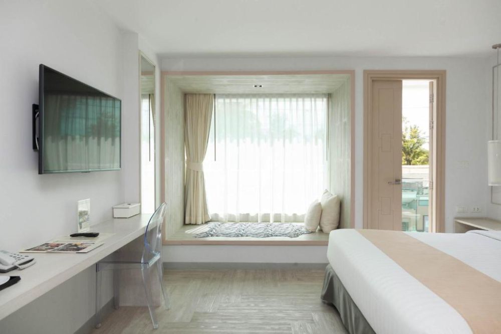 Deluxe Partial Sea View, The Bloc Hotel 4*