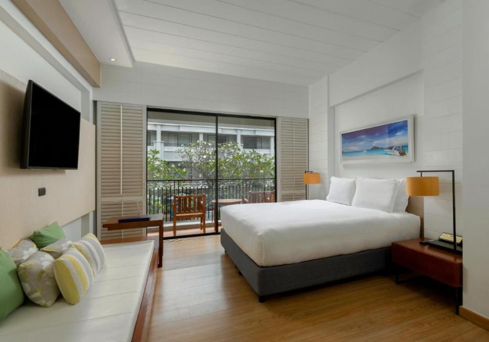 Deluxe Balcony Room, DoubleTree by Hilton Phuket Banthai Resort 4*