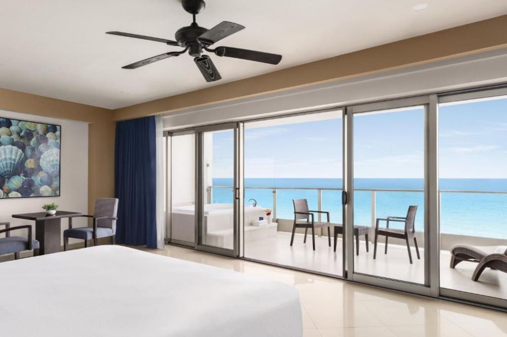 Ocean Front Suite with Jacuzzi, Seadust Cancun Family Resort 5*