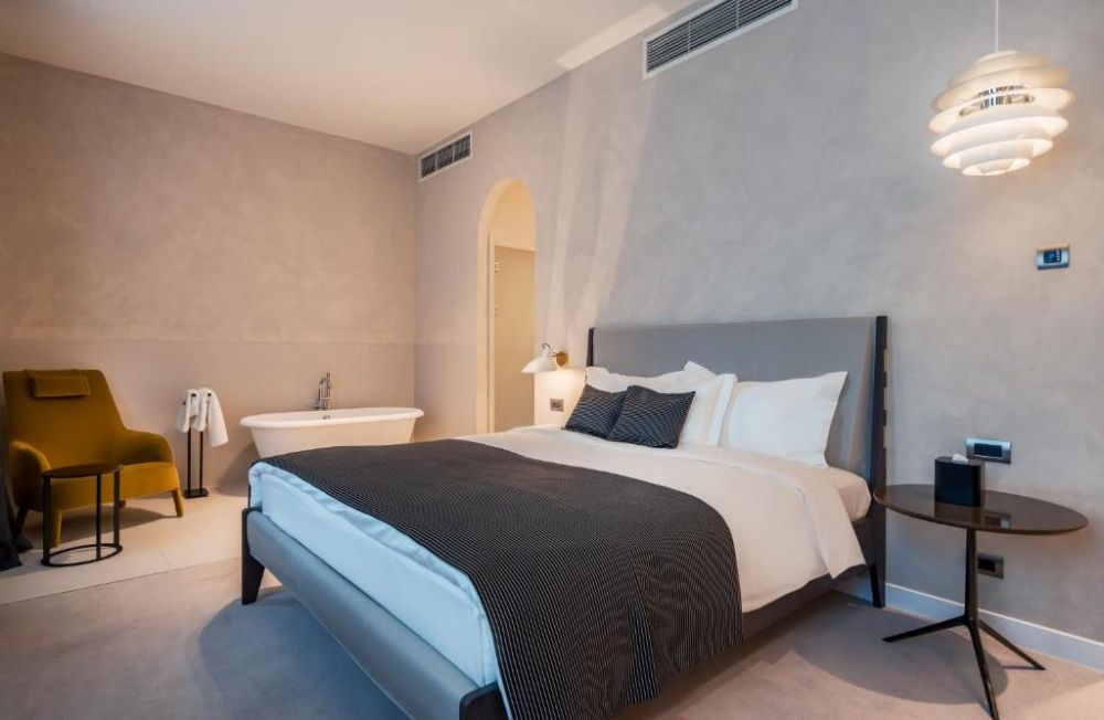 Superior King, Monograph At Freedom Square 5*