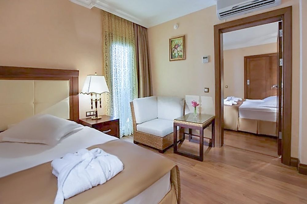 Club Family Room, Latanya Park Resort Hotel 4*