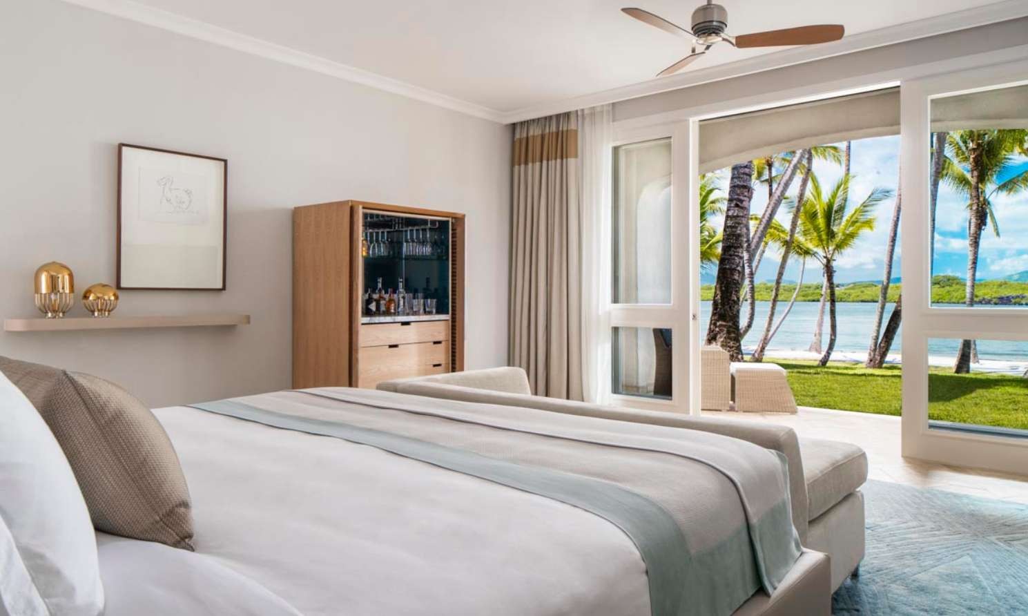 Lagoon Room, One & Only Le Saint Geran 5*