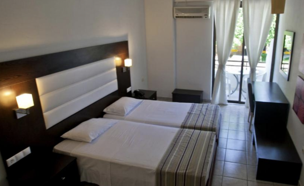 Quadruple Room, Sivila Hotel 3*