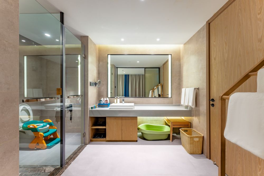 1 Bedroom Suite 1 King 1 Twin Kids Theme, Holiday Inn Hainan Xiangshui Bay 5*