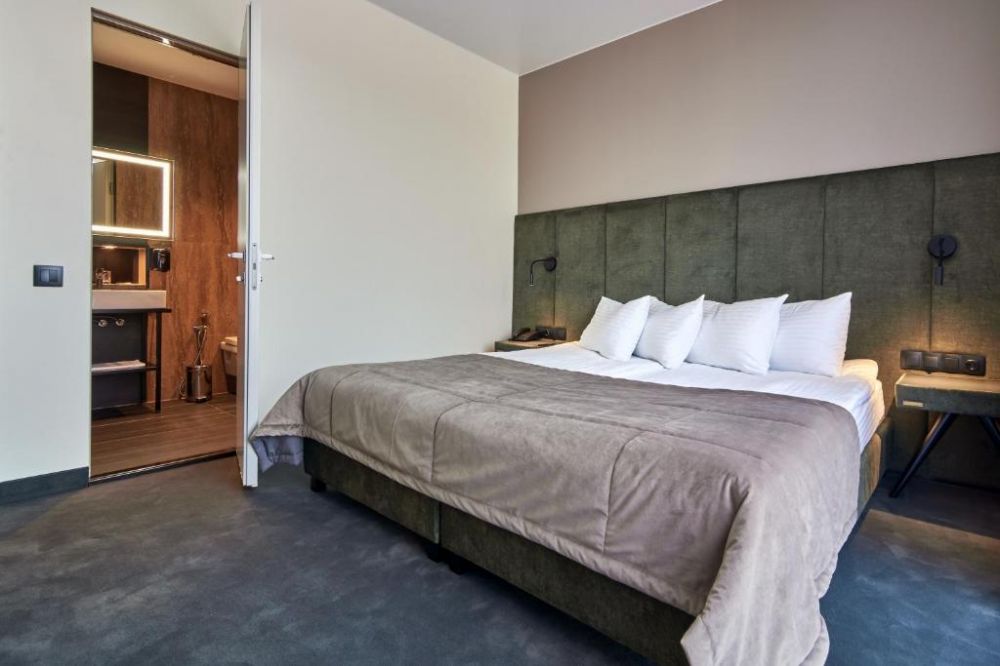 Standard, Fomich Residence 