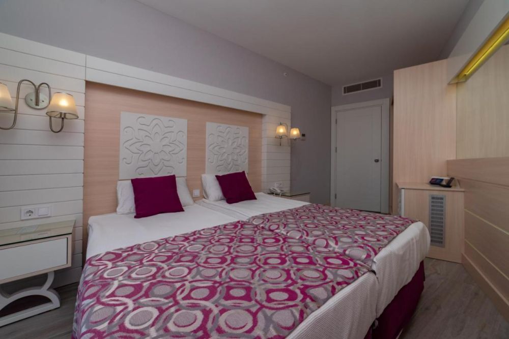 Family Room LV/SV, Sunmelia Beach 5*