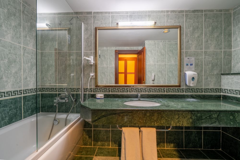 Hotel Standard Family Room, Bodrum Holiday Resort & Spa Hotel 5*