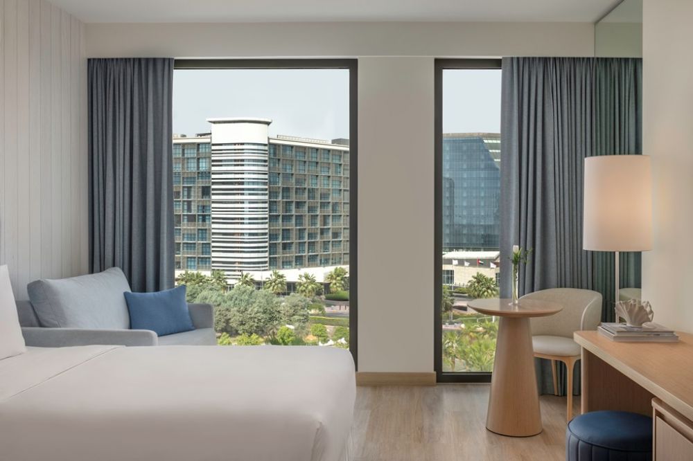 Standard Plaza View, Crowne Plaza Abu Dhabi Yas Island 4*