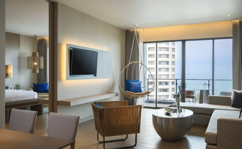 One Bedroom Suite, Renaissance Pattaya Resort & SPA 5*