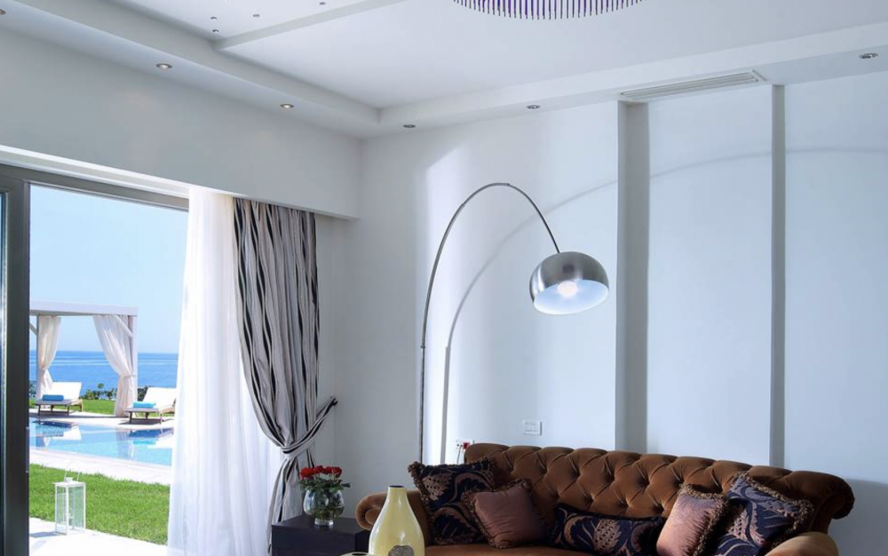 ROYAL LUXURY SUITE SEA FRONT WITH PRIVATE POOL, The Royal Blue 5*