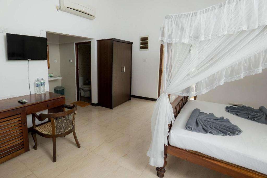 Deluxe Room, Neptune Bay Unawatuna 3*