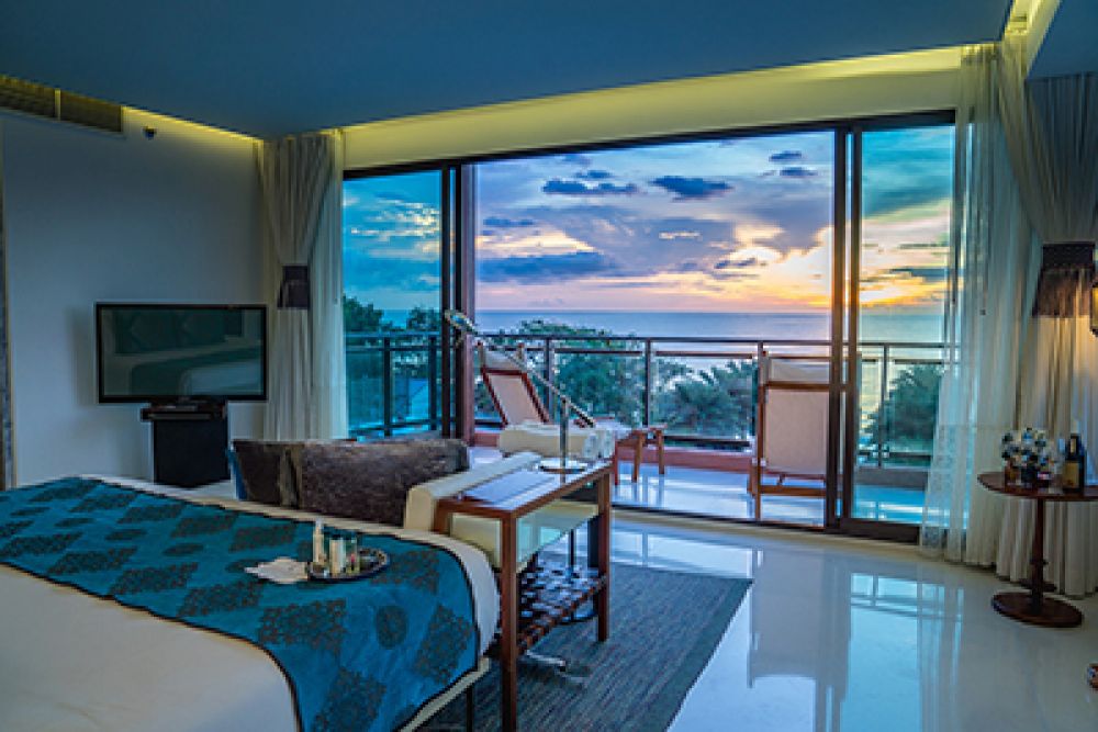 Oceanfront Suite In-Bedroom/ Balcony Jacuzzi, Marrakesh Hua Hin Resort & SPA 5*