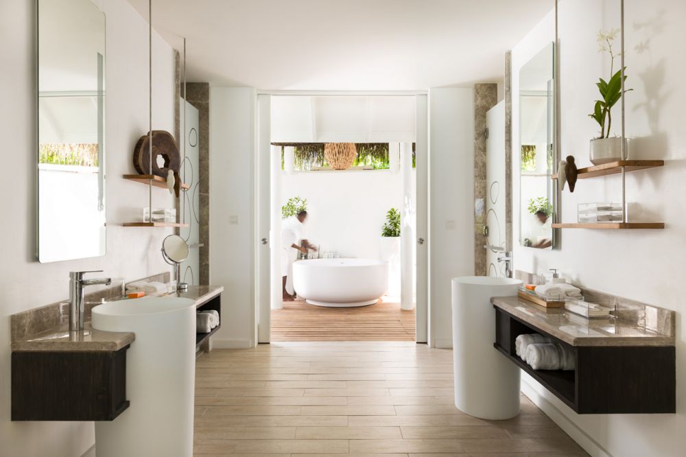 Beachfront Infinity Pool Villa, LUX* South Ari Atoll 5*