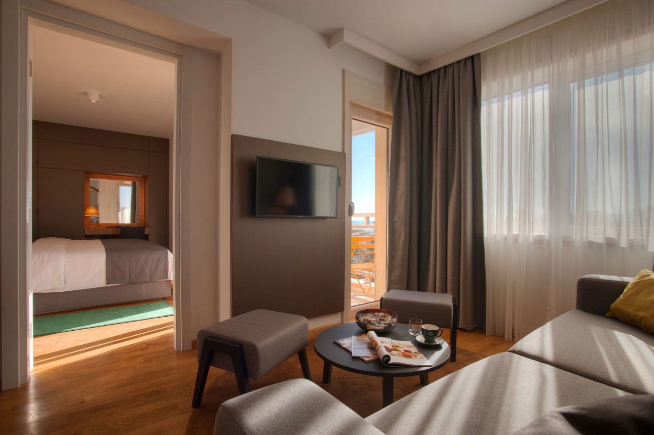 Deluxe, Fontana Budva 4*