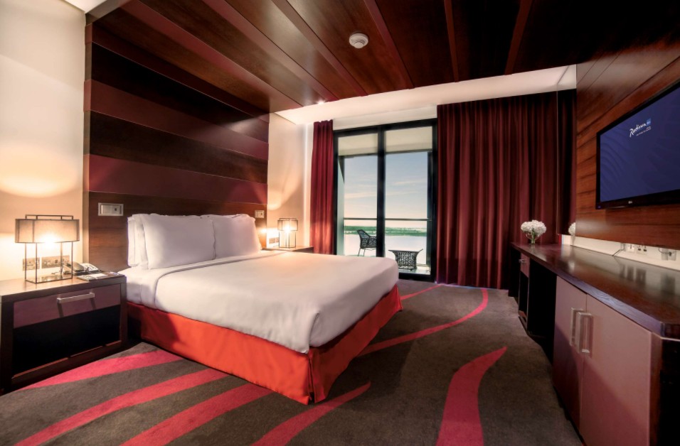 Suite Sea Golf View, Radisson Blu Abu Dhabi Yas Island 4*