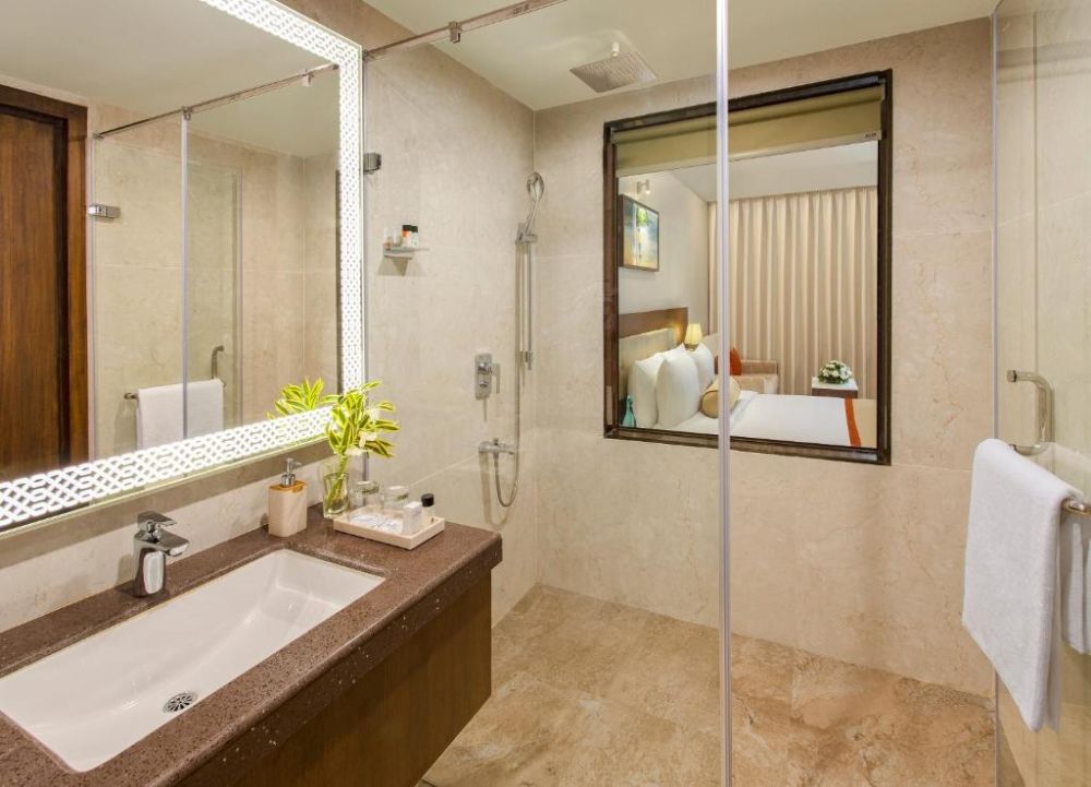 Deluxe AC, Sobit Sarovar Portico 4*