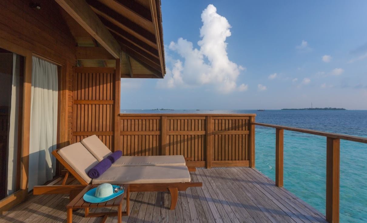 Jacuzzi Water Villa, Vilamendhoo Island Resort & Spa 4*