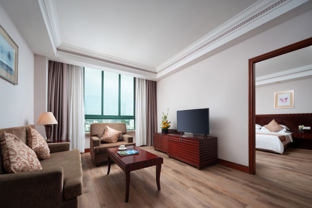 Deluxe Mountain View Suite Room, Baohong Hotel 4*