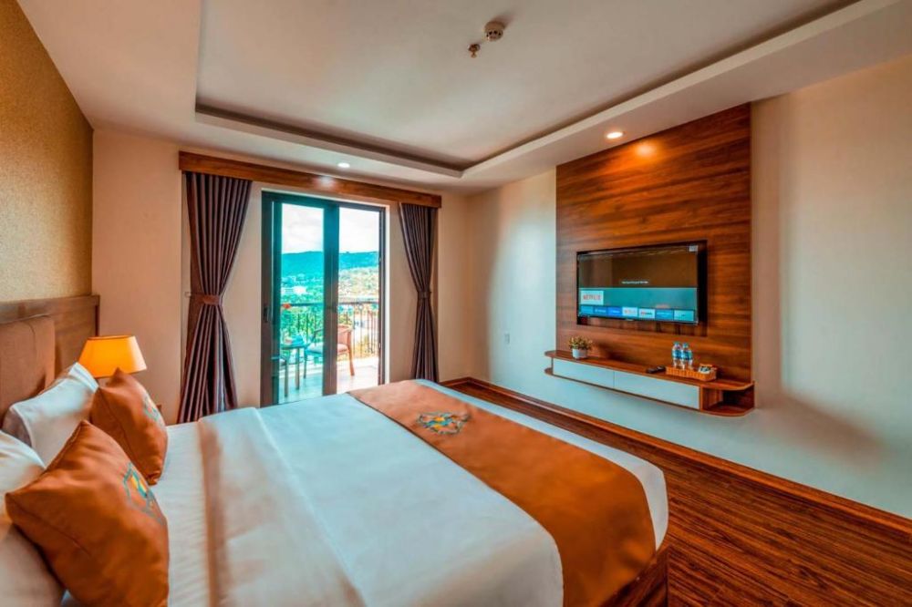 Deluxe Ocean View with Window/Balcony, Night Sea Hotel 3*