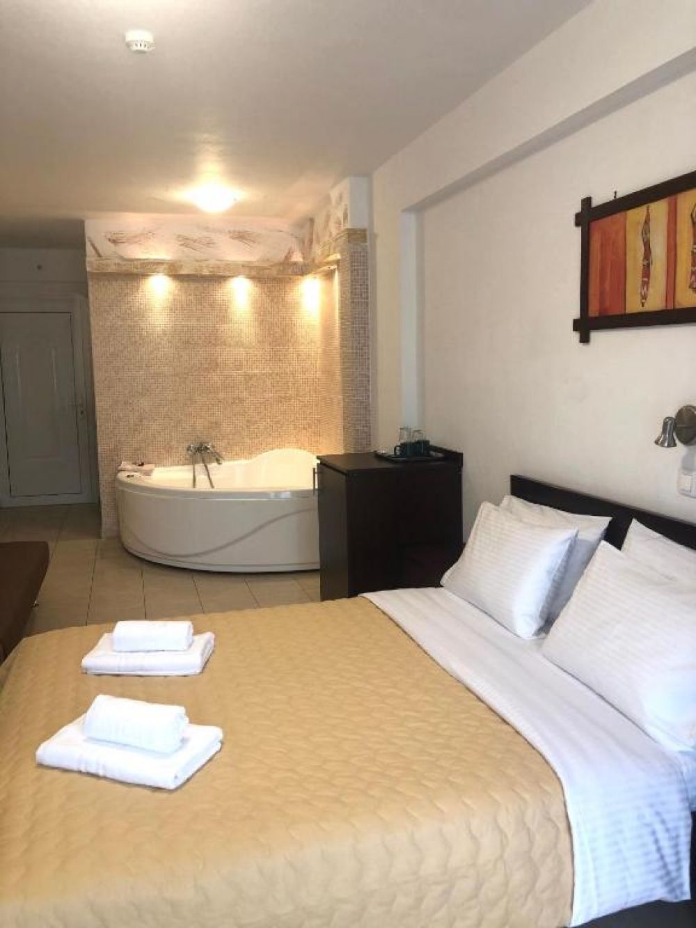 Studio Ground Floor With Jacuzzi, Melis Studios 4*