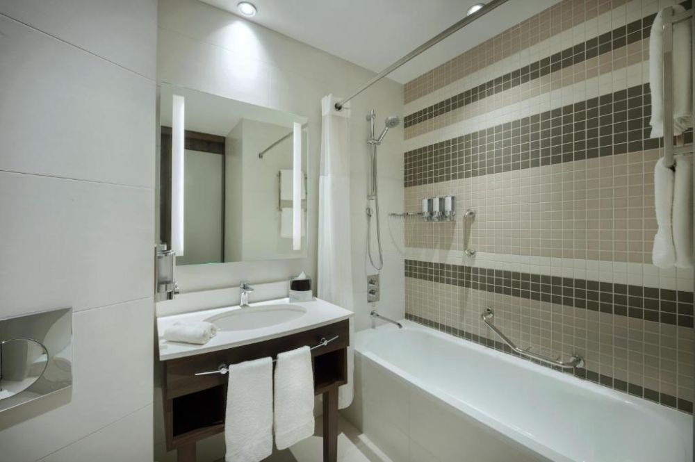 Twin, Hampton by Hilton Dubai Airport 3*