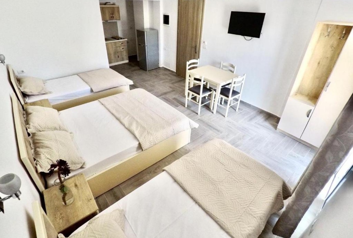 Room QDPL, Vila Adrian 4*