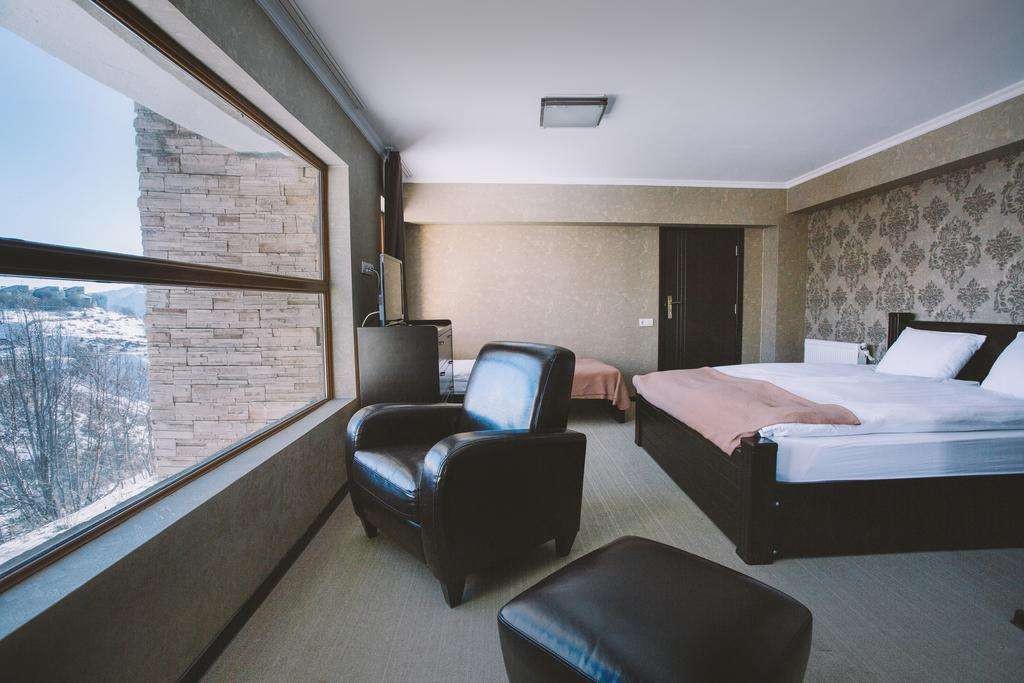 Triple Room, Good Aura 4*