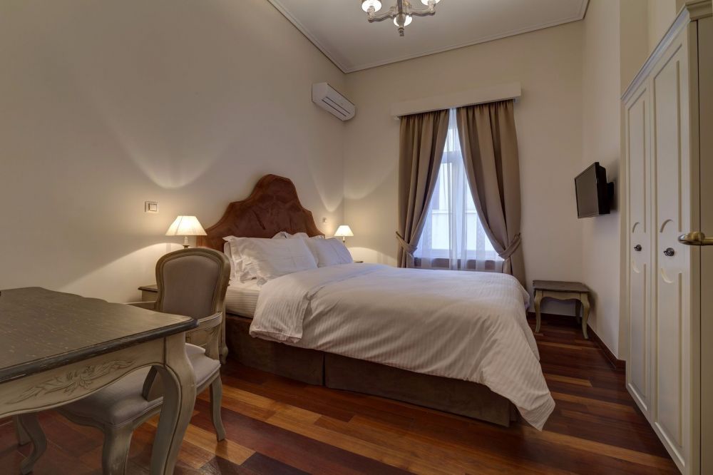 Comfort Room, Home & Poetry Hotel 4*