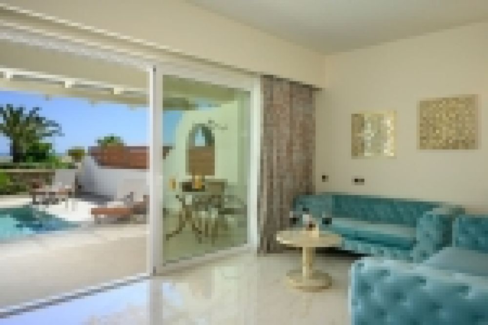 Junior suite with limited sea view and private pool, Vantaris Palace 4*