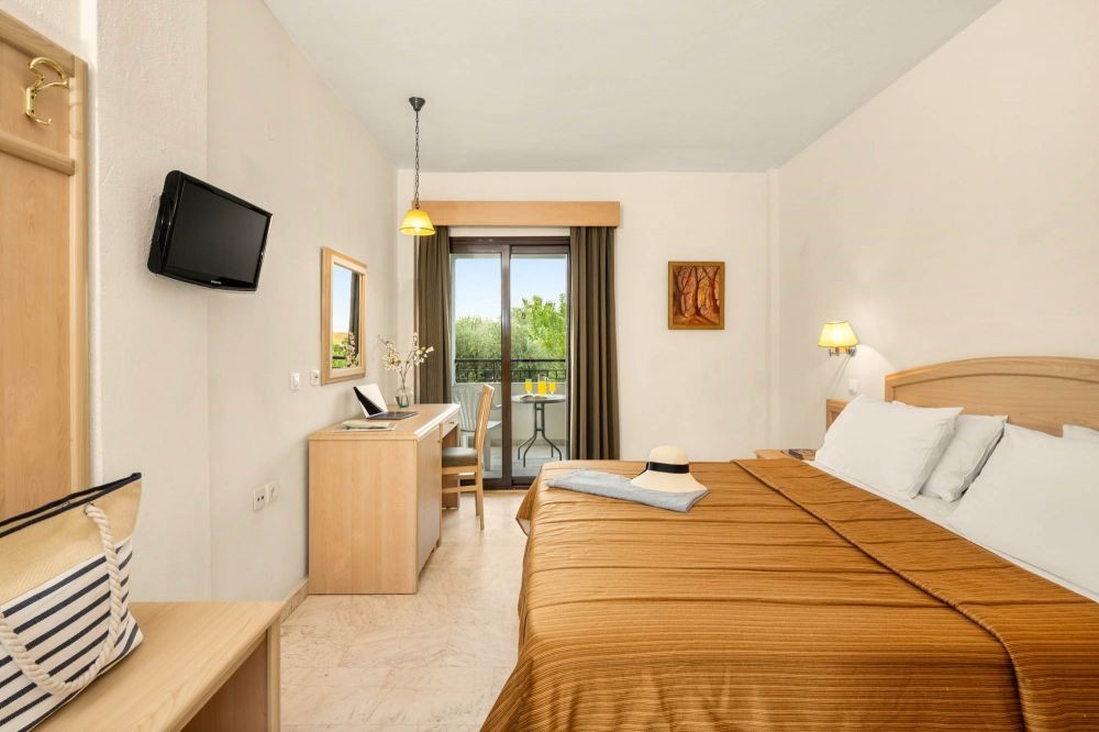 Studio, Chrousso Village 4*