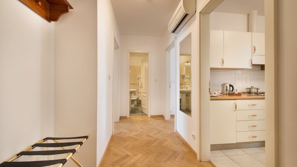 Double Deluxe, Suite Home Prague 4*