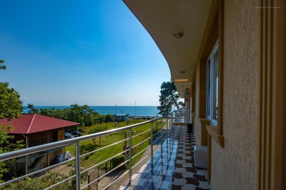 Luxe Yellow House, Seaside Kobuleti Hotel 3*