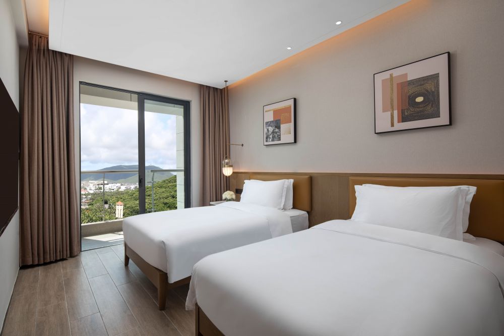 1 King 2 Twin 2 Bdrm STE Ocean View, Holiday Inn & Suites Sanya Yalongbay 5*