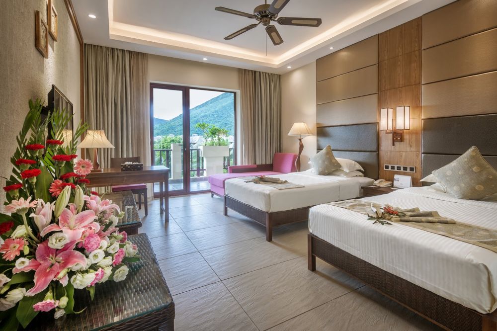 Lake View Room, Yalong Bay Villas & Spa 5*