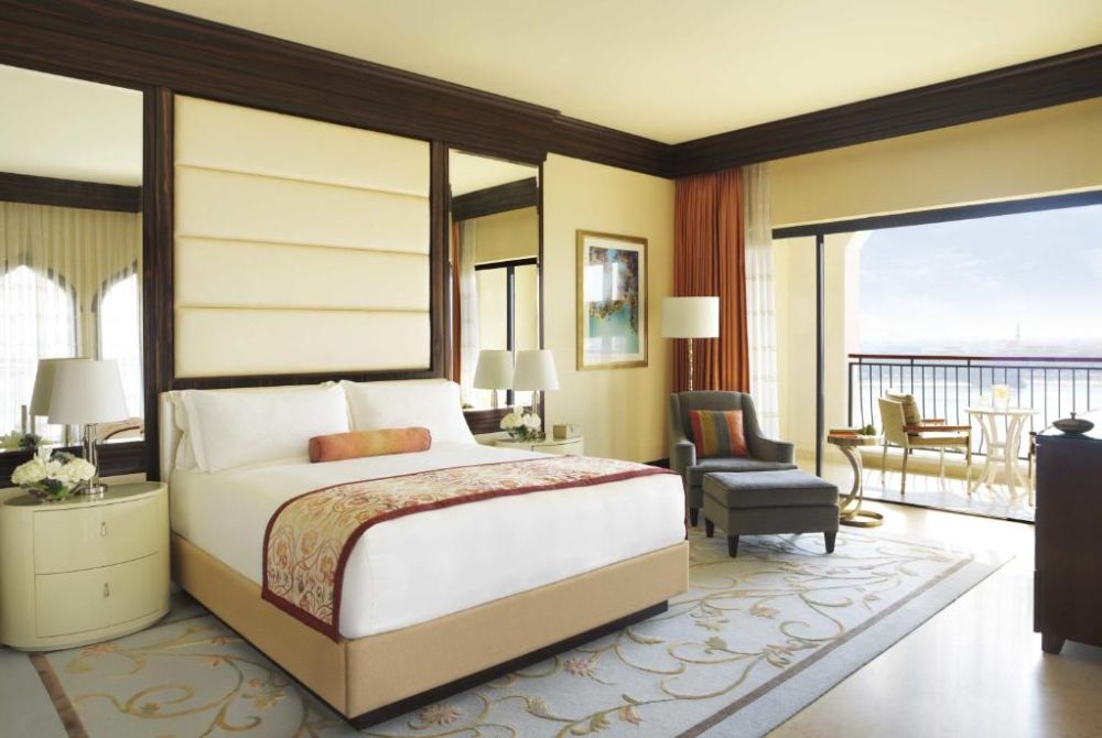 Executive Suite, The Ritz Carlton Abu Dhabi Grand Canal 5*