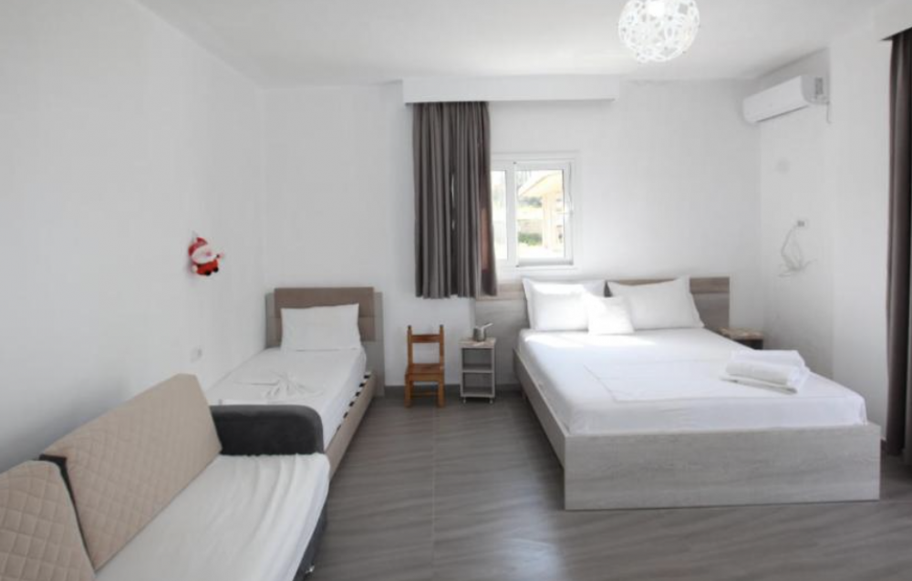 QUADRUPLE ROOM WITH BALCONY, Vila Dodaj 3*