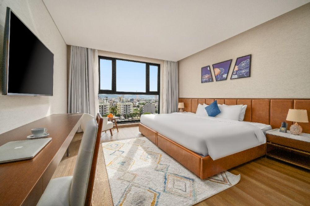 Deluxe City View with Window, Golden Lotus Grand Hotel 4*