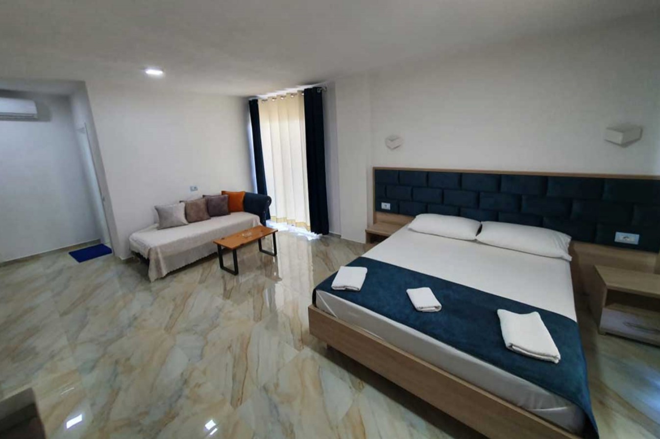 Deluxe Triple Room SV, Eksamilia 3*